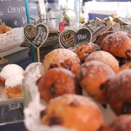 Loretta & Dependance