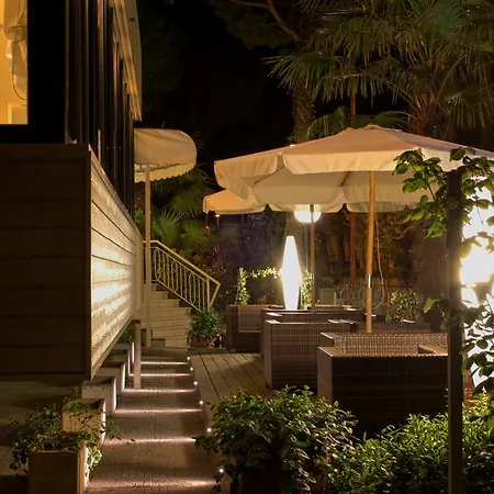 Loretta & Dependance