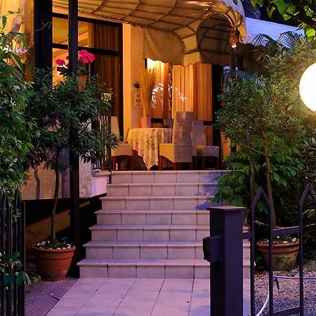 Loretta & Dependance 3* チェルヴィア