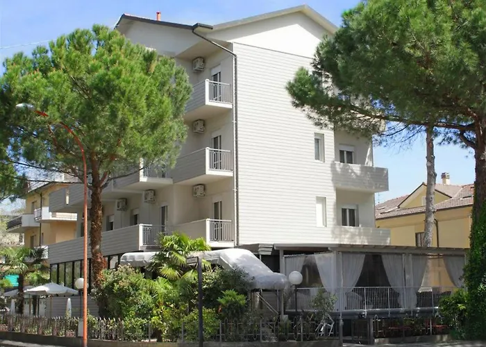 Loretta & Dependance 3* Cervia