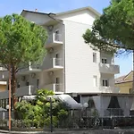 Loretta & Dependance 3* Cervia