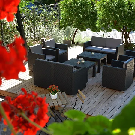 Loretta & Dependance