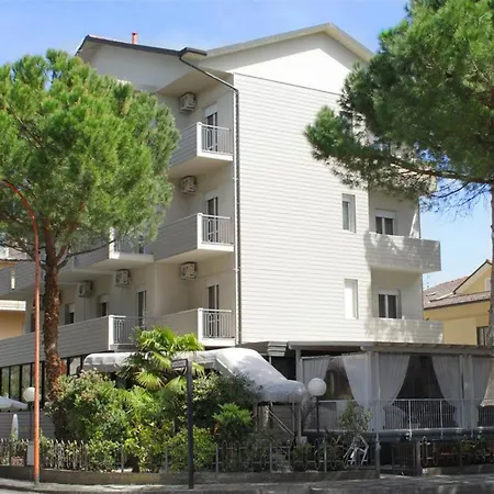 Loretta & Dependance 3* Cervia